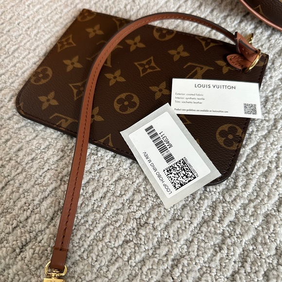 100% Authentic Louis Vuitton Loop Hobo MM - Like New - Picture 4 of 8